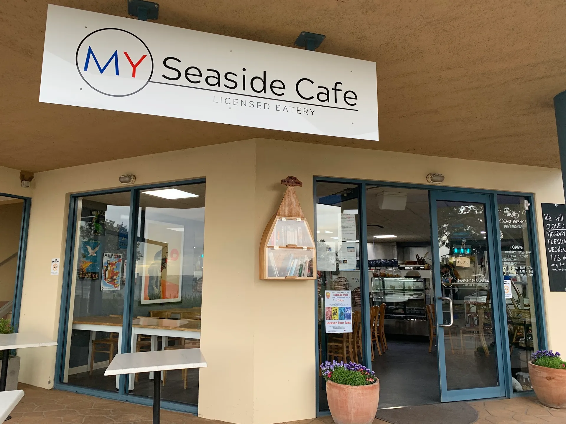 My Seaside Cafe terrace with bay views, Rhyll